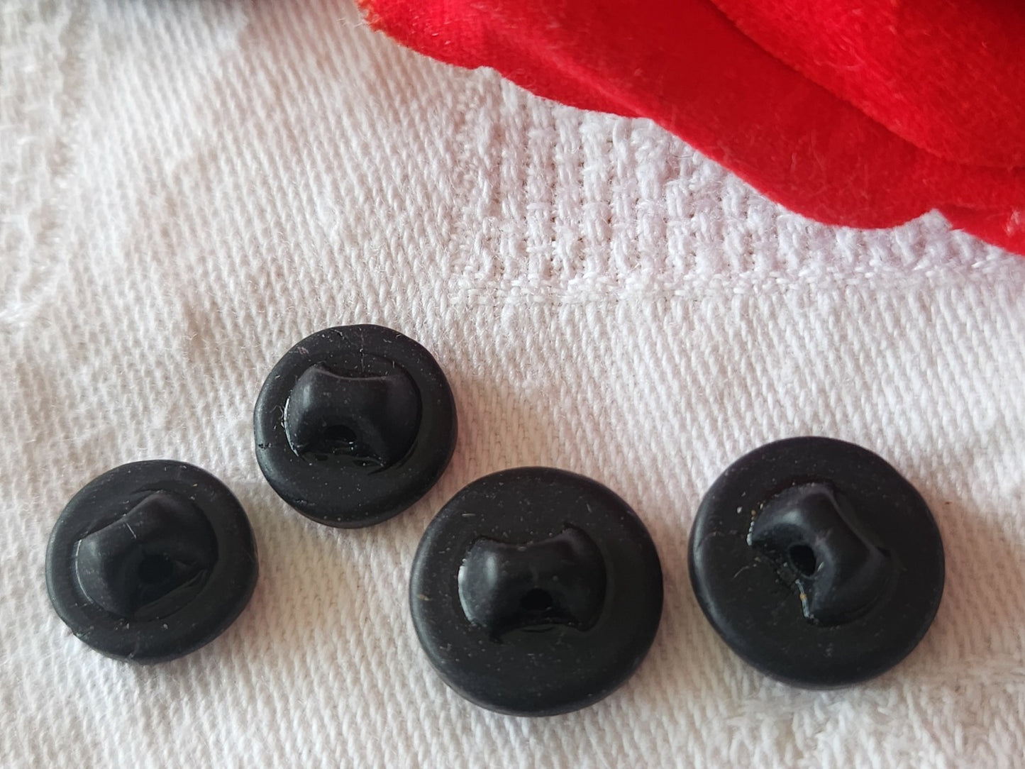 Lot 4  boutons anciens en verre noir argenté vintage 1,1 cm et 1,3 cm G12L