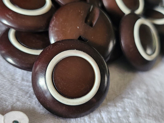 Lot 6 boutons vintage marron blanc pied diamètre 2,2 cm ref 4728