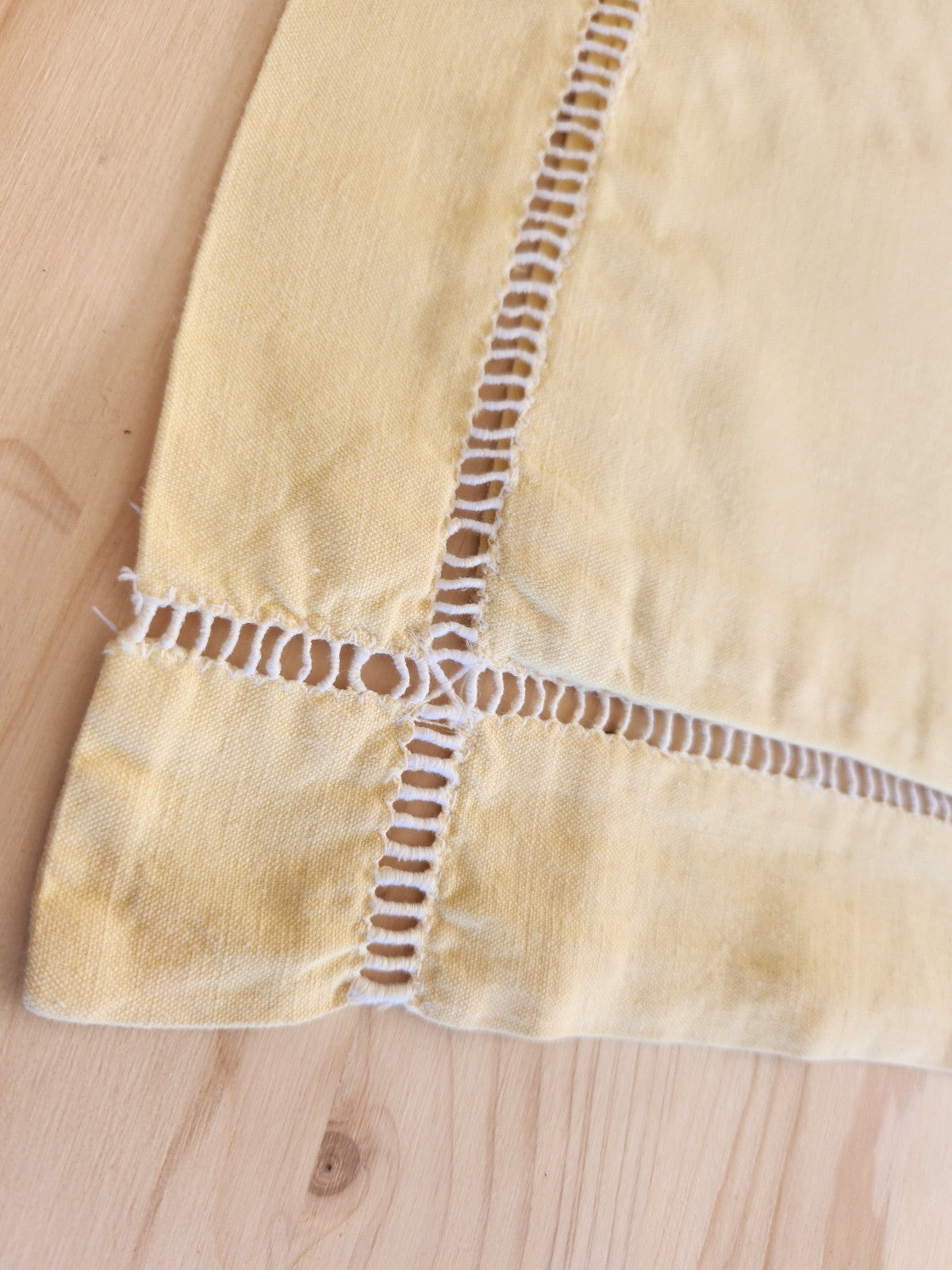 Lot deux anciennes taies d'oreillers monogramme HK jaune paire superbes B6