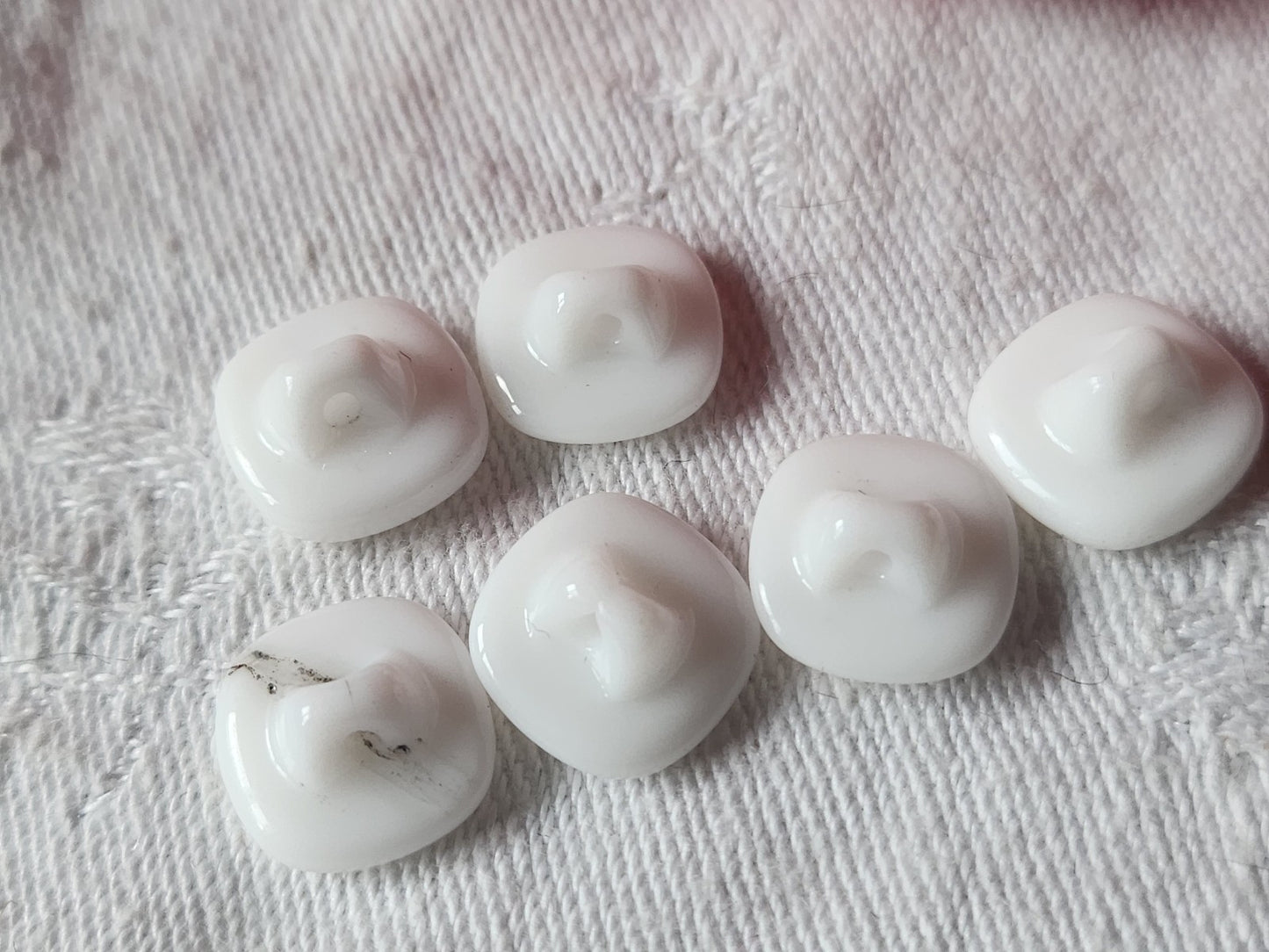 Lot 6 boutons vintage en verre blanc carré 1,2 cm ref 5146