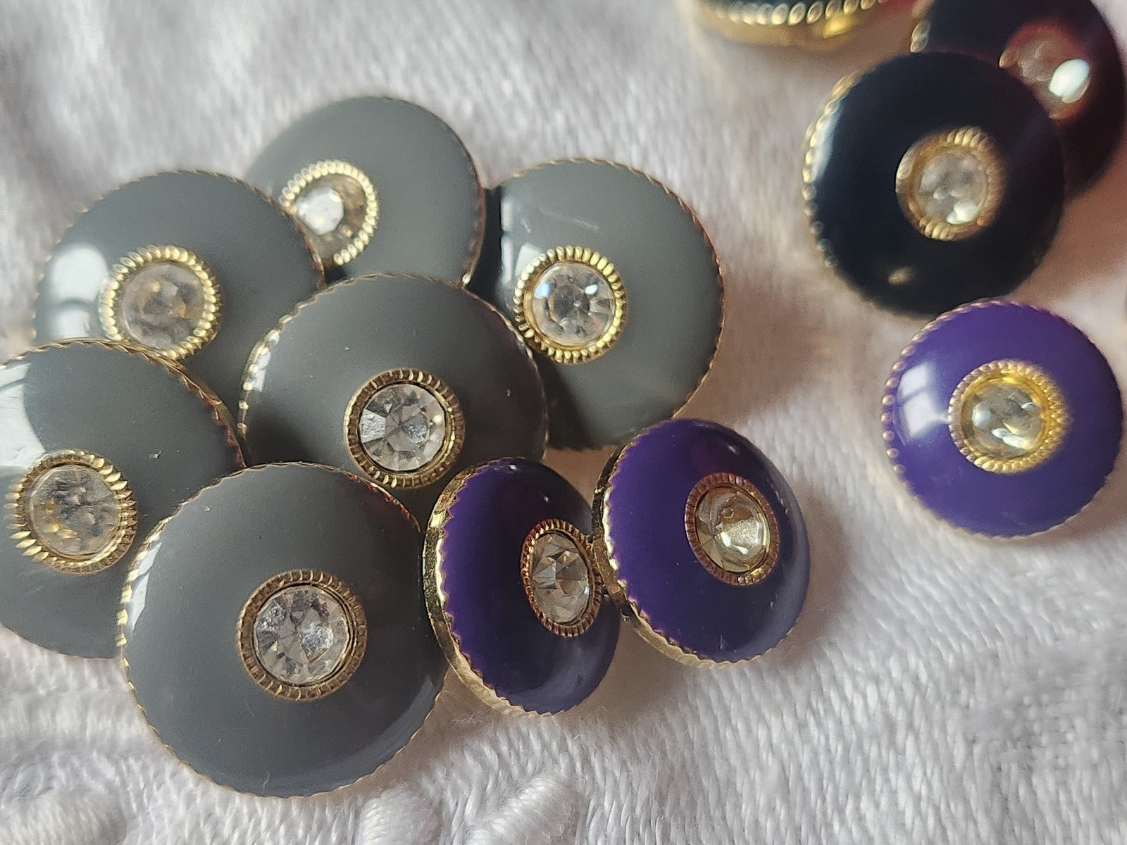 Lot 15 boutons vintage panaché coeur en strass 1,1 à 1,4 cm ref 2678