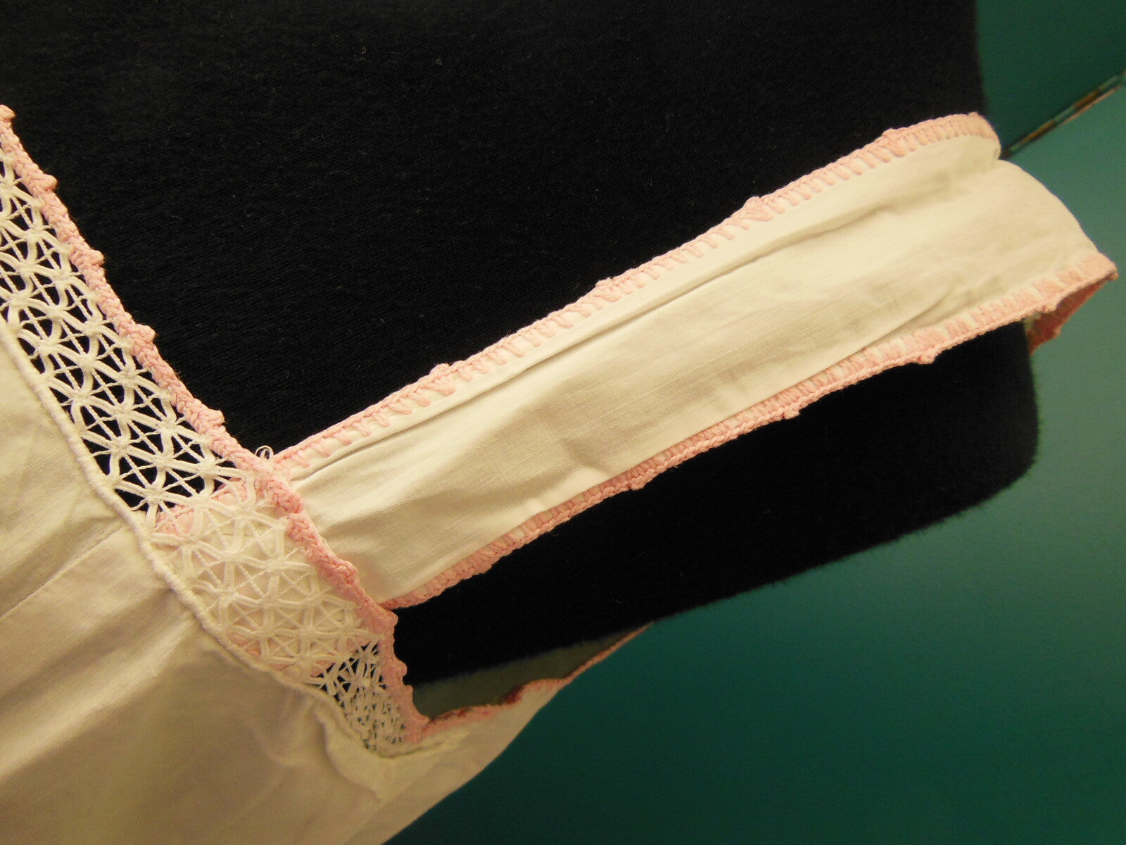 Chemise de nuit ancienne broderie rose monogramme AD  B1