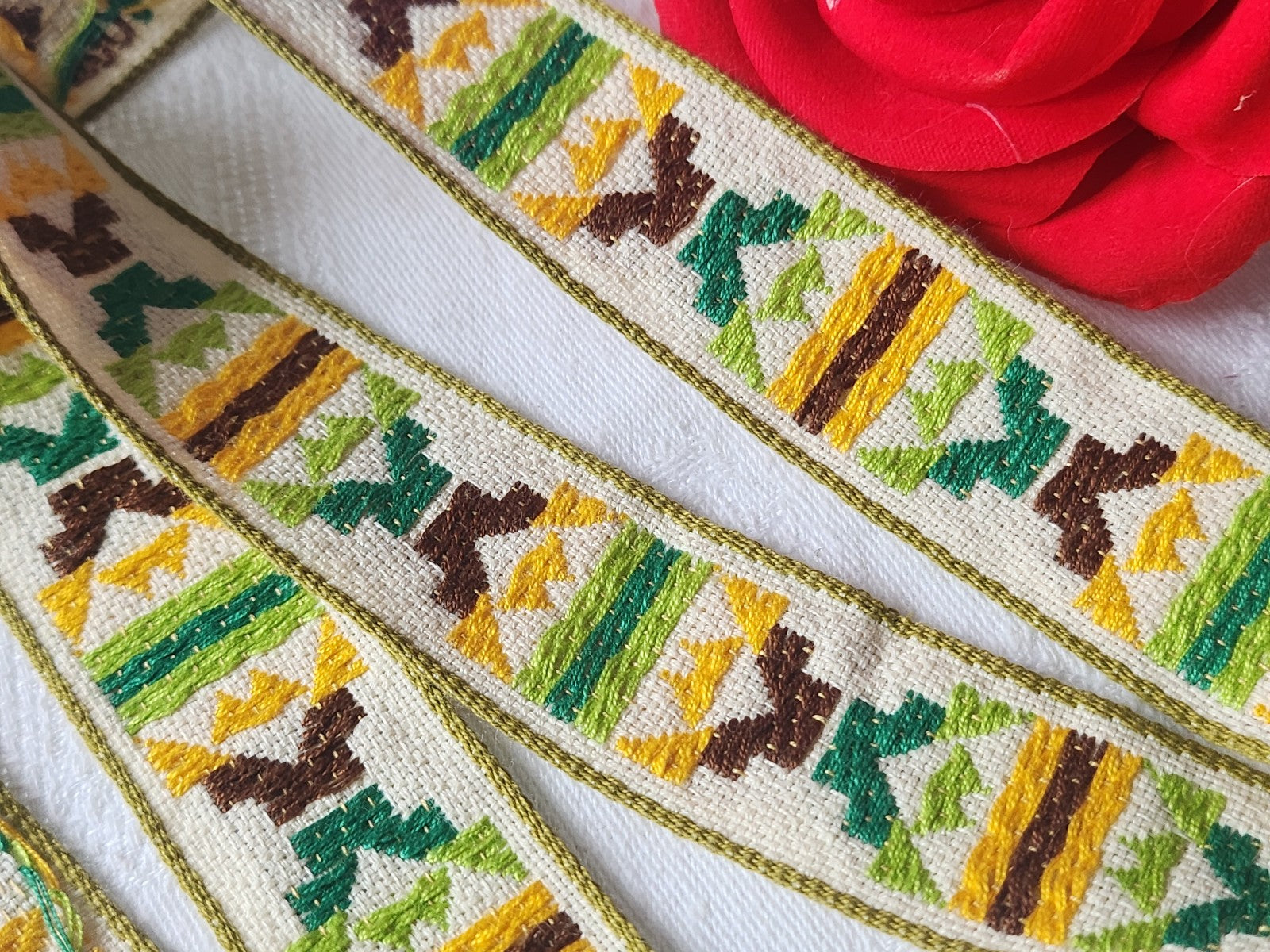 Galon vintage tissé  jaune marron vert orange 2 métres sur 2,7 cm A2
