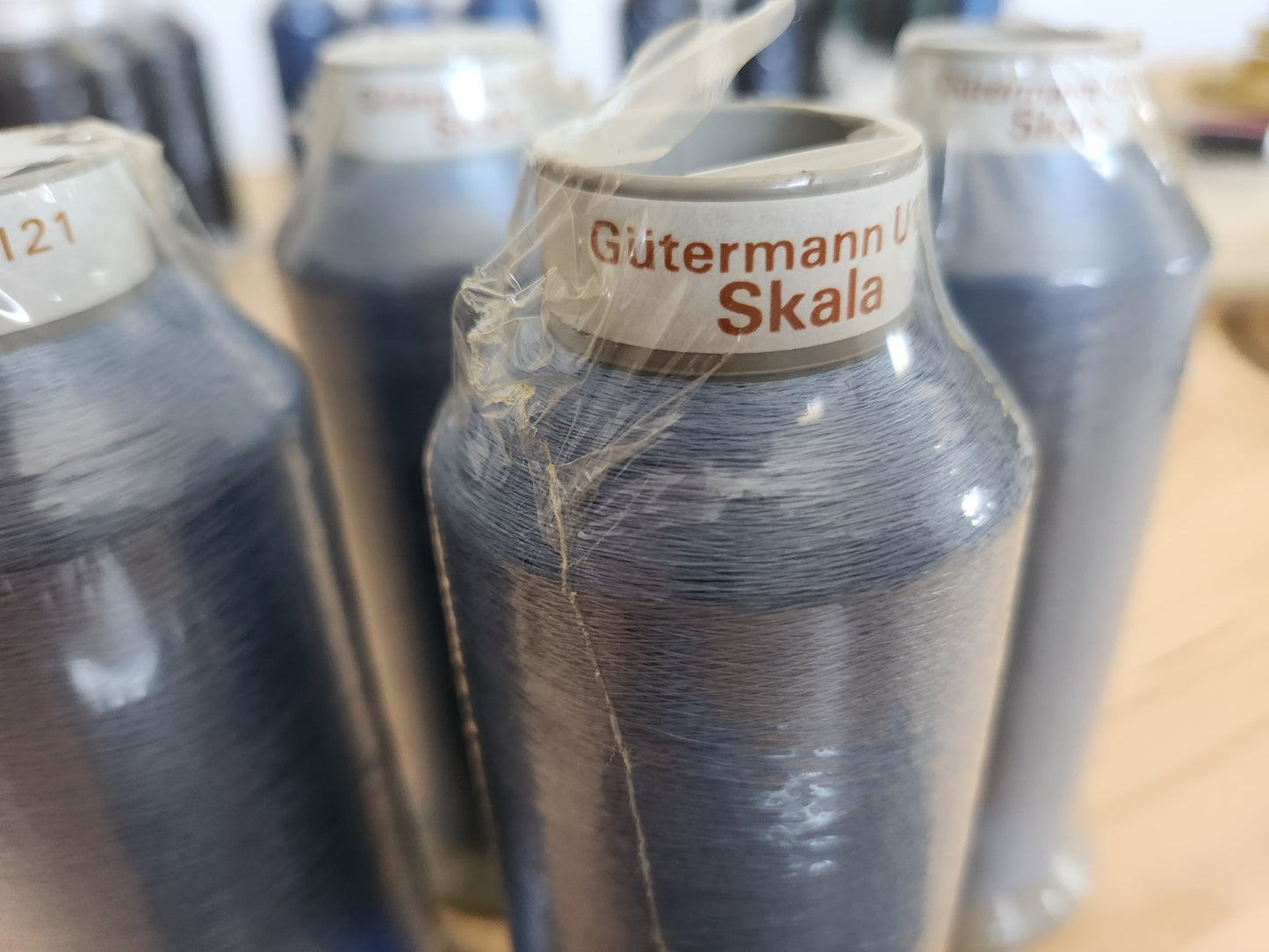 Lot 5 grosses bobines gutermann skala fil semi-transparent teinte 143