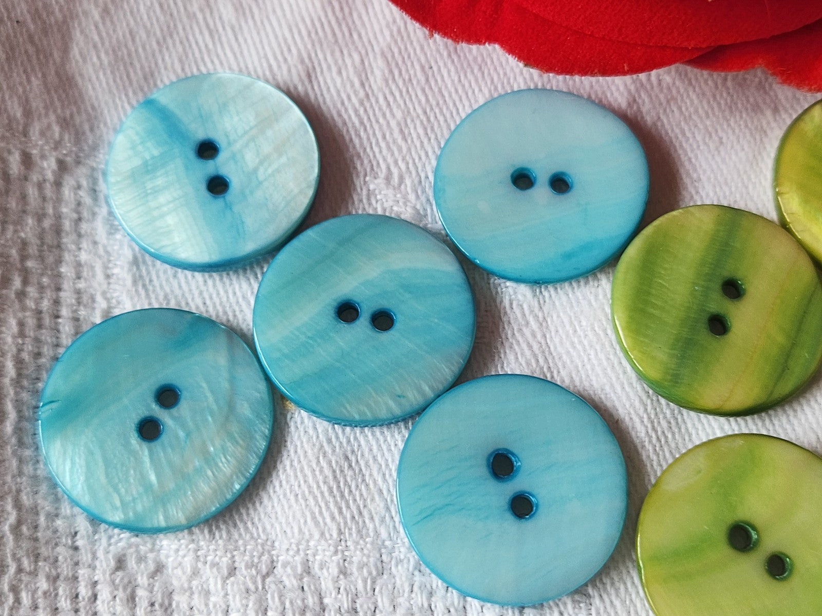 Lot 10 boutons vintage en nacre vert bleu pétillant 2 cm trous ref 1999