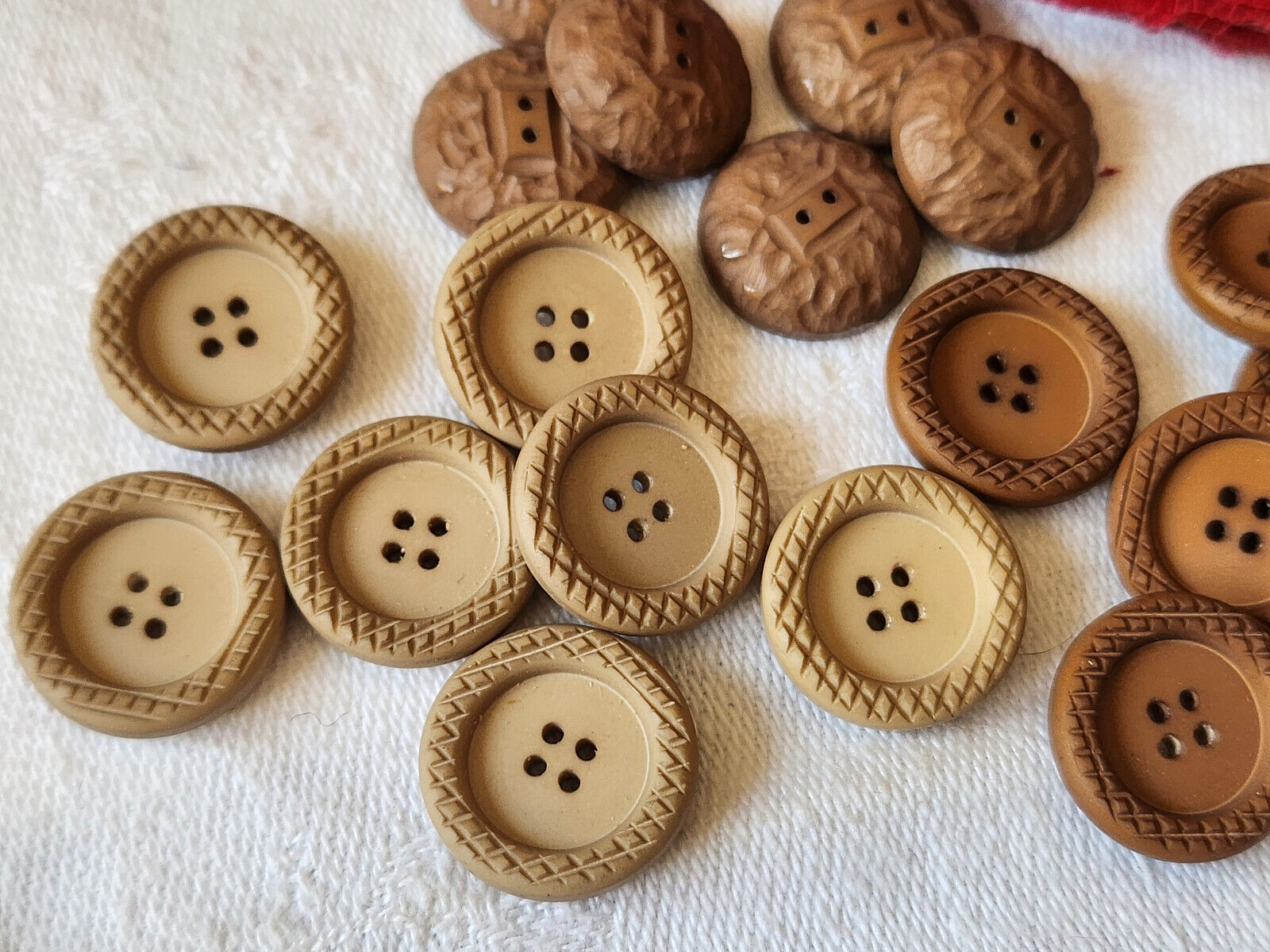 Lot 22 boutons vintage marron beige 3 series petits  1,4 et 1,5 cm ref 3057