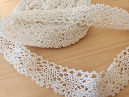 Dentelle ancienne coton grande longueur 8 mètres 60 sur 2,9 cm   T3-43
