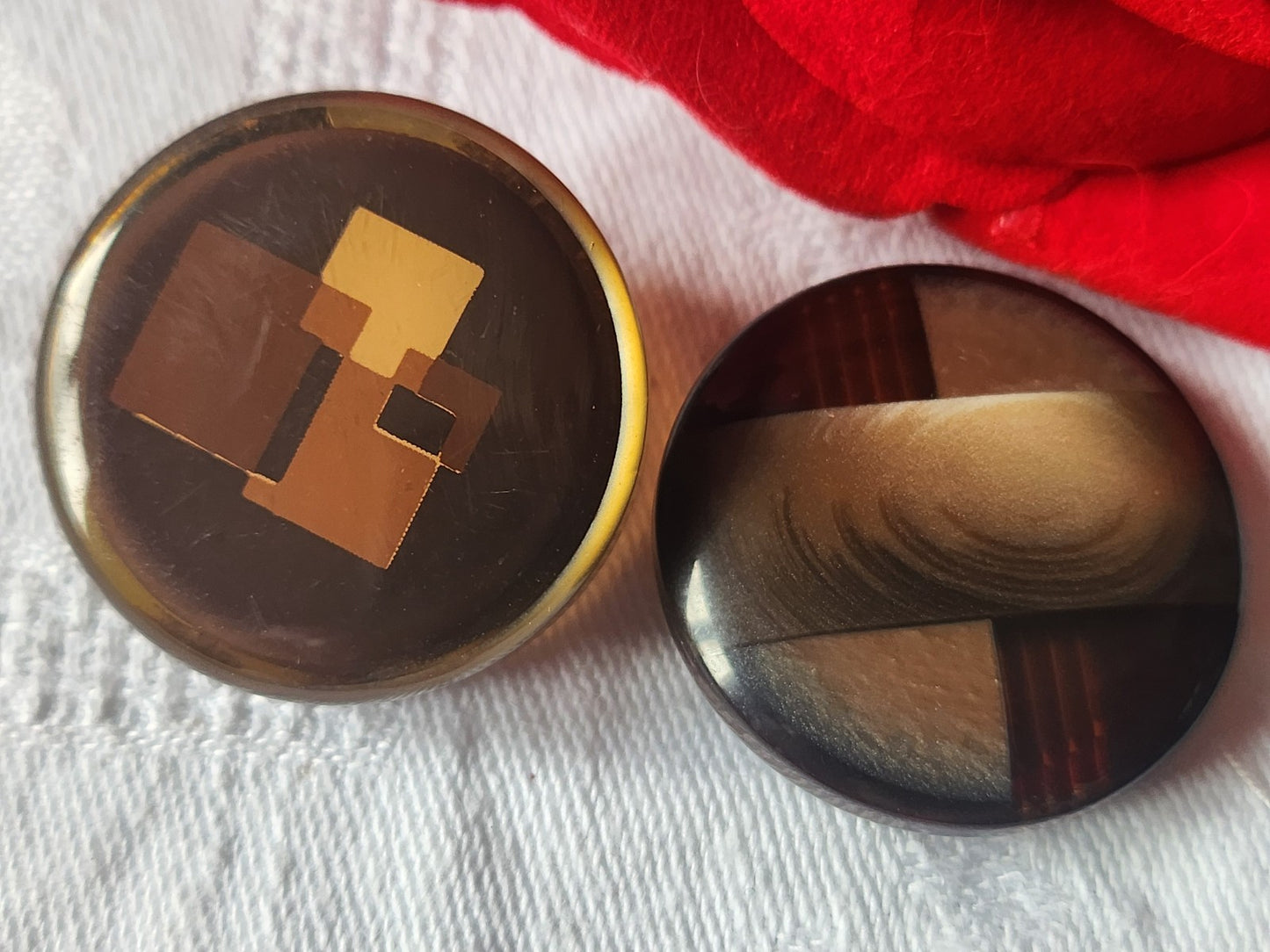 Duo gros boutons vintage à pied marron inclusion 2,9 cm et 3 cm ref 1846