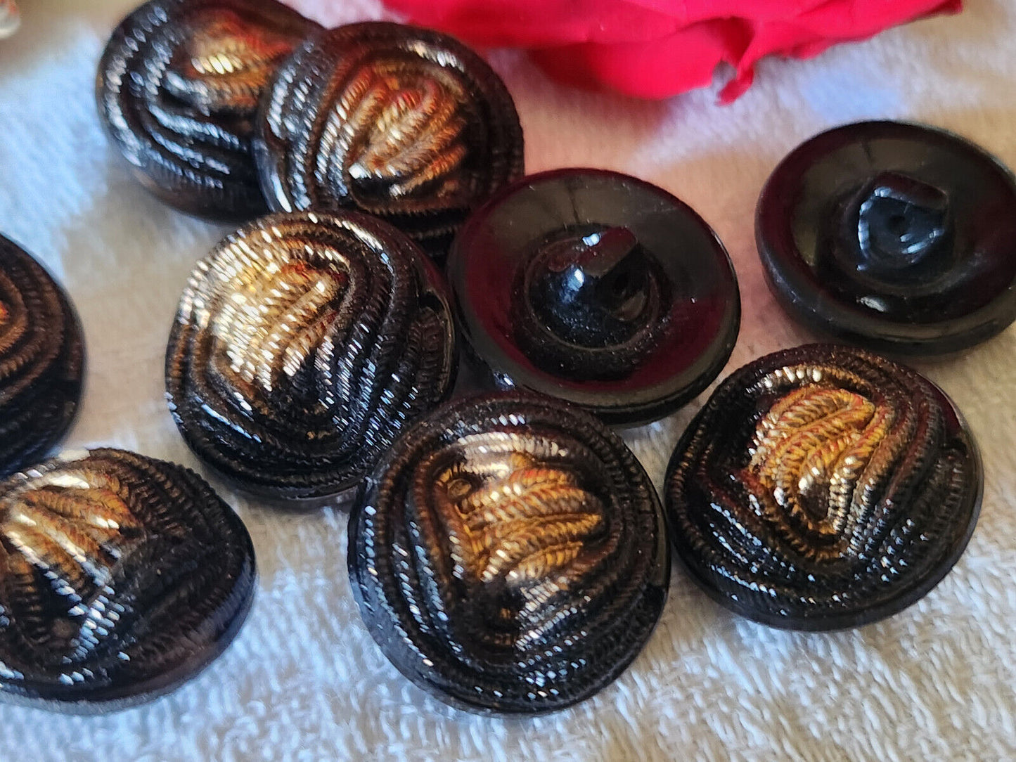 Lot 6 boutons ancien en verre noir doré imitation passementerie 1,7 cm ref 737