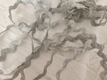 Serpentine ancienne dentelle galon argenté 3 mètres A2