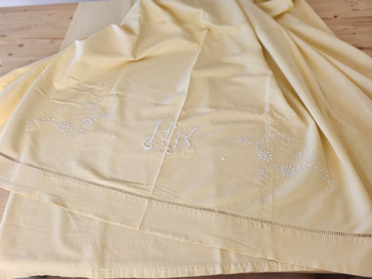 Lot deux draps anciens jaune monogrammes HK idéal rideau B6