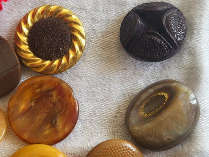 Lot 12 jolis boutons vintage  panache marron à pied 1,9 à 2,3 cm ref 3538