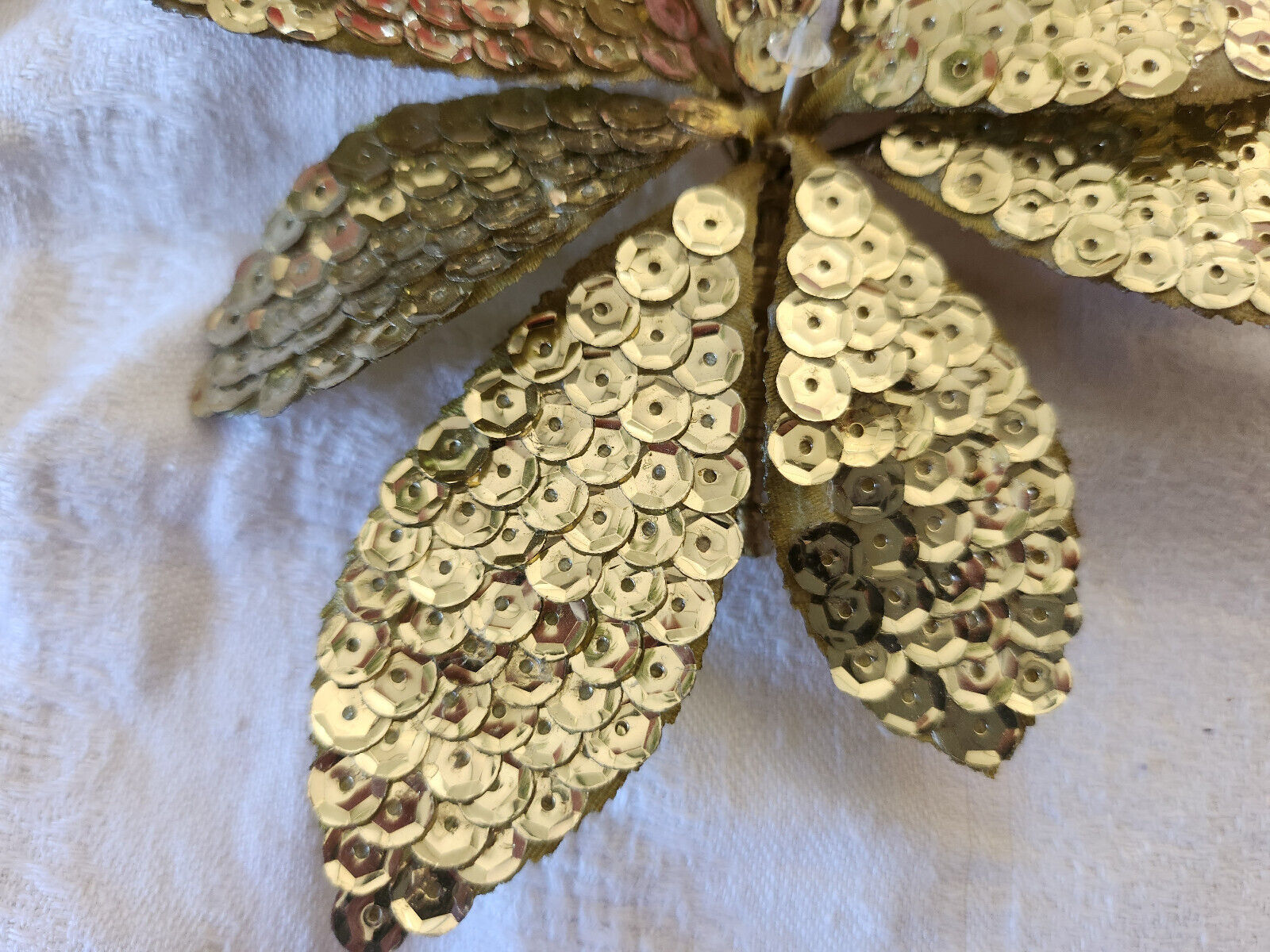 Ancien ornement chapeau vintage  modiste fleur montée sur broche 12 cm T0-15