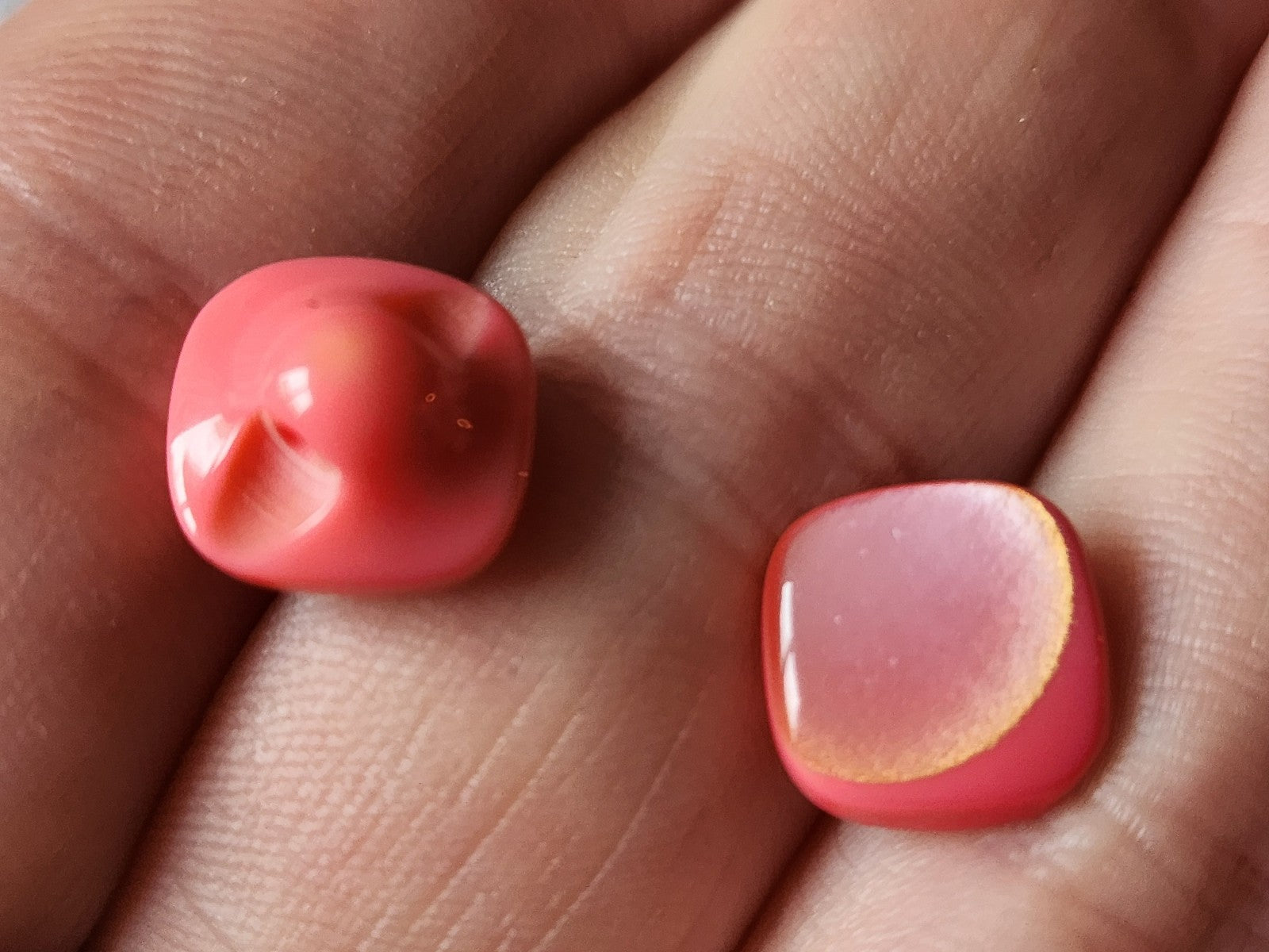 Lot 15 mini  boutons vintage à pied jolis carré rose    1 cm ref 361