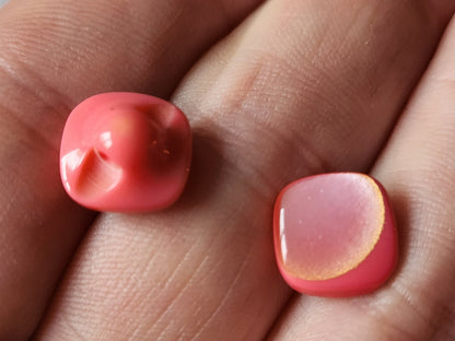 Lot 15 mini  boutons vintage à pied jolis carré rose    1 cm ref 361
