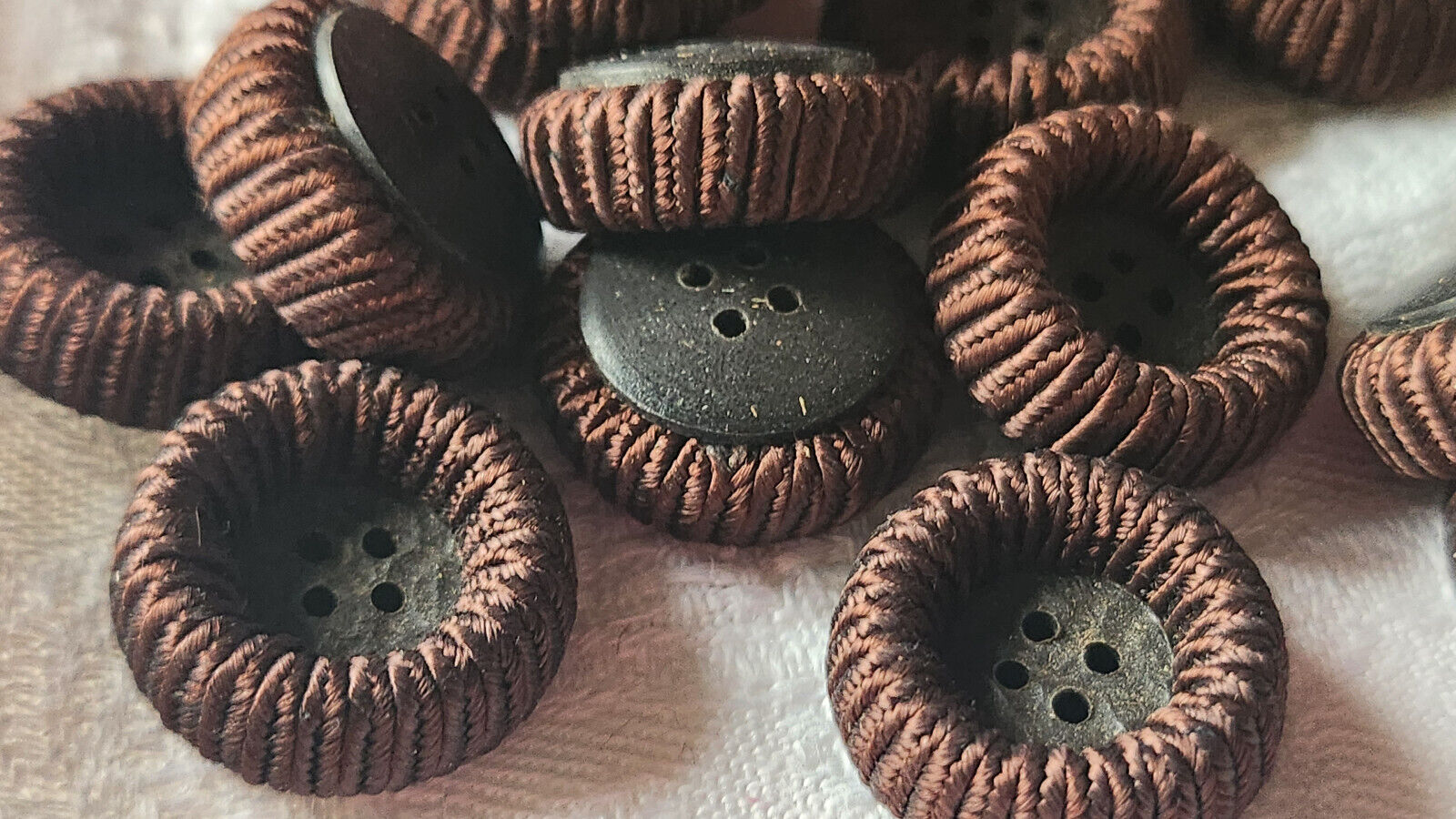 Lot 6 boutons anciens vintage passementerie marron 1,8 cm ref 2411