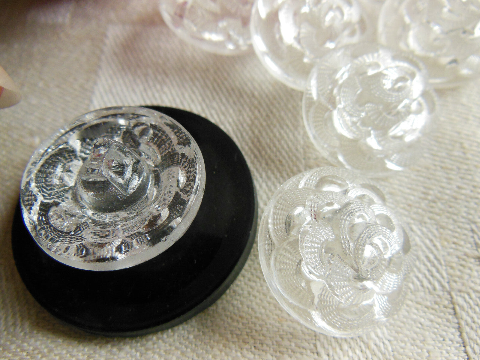 Lot 6 gros et beaux boutons anciens en verre transparent  2,2 cm ref 3859