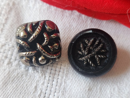 Duo boutons anciens en verre noir argenté à pied 1,6 et  1,7 cm D13E