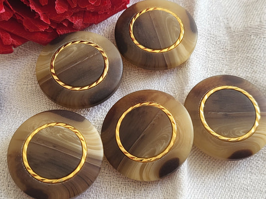Lot 5 gros boutons vintage marron effet corne à pied cerclé doré 2,7 cm ref 2272