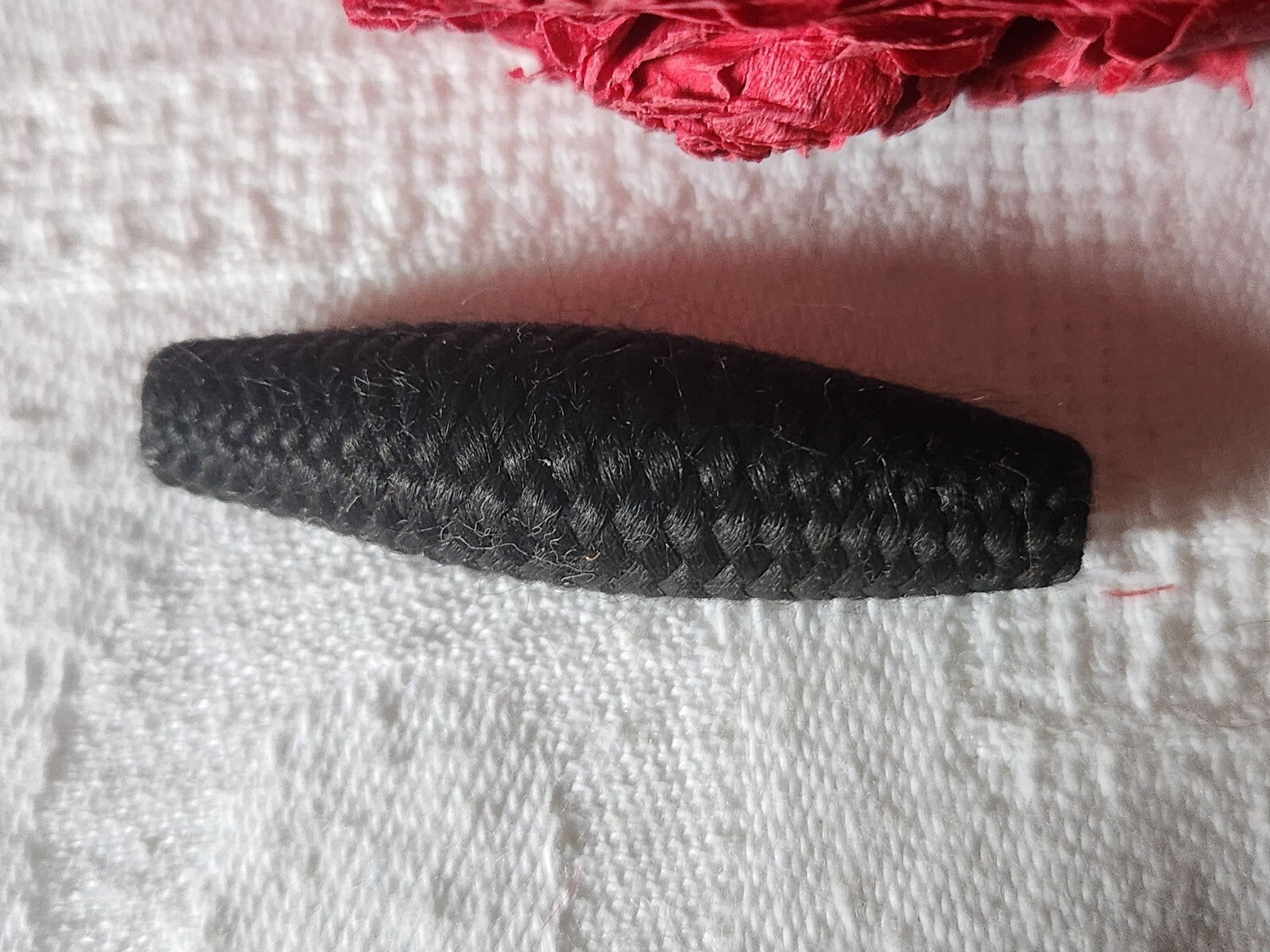 Longue perle ancienne en passementerie noire étroite 1,1 sur 4,1 cm D19C