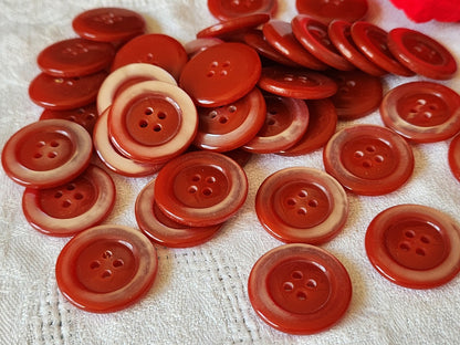 Lot 30 boutons vintage  rouge bord nacré trous  2,3 cm ref 3889 **