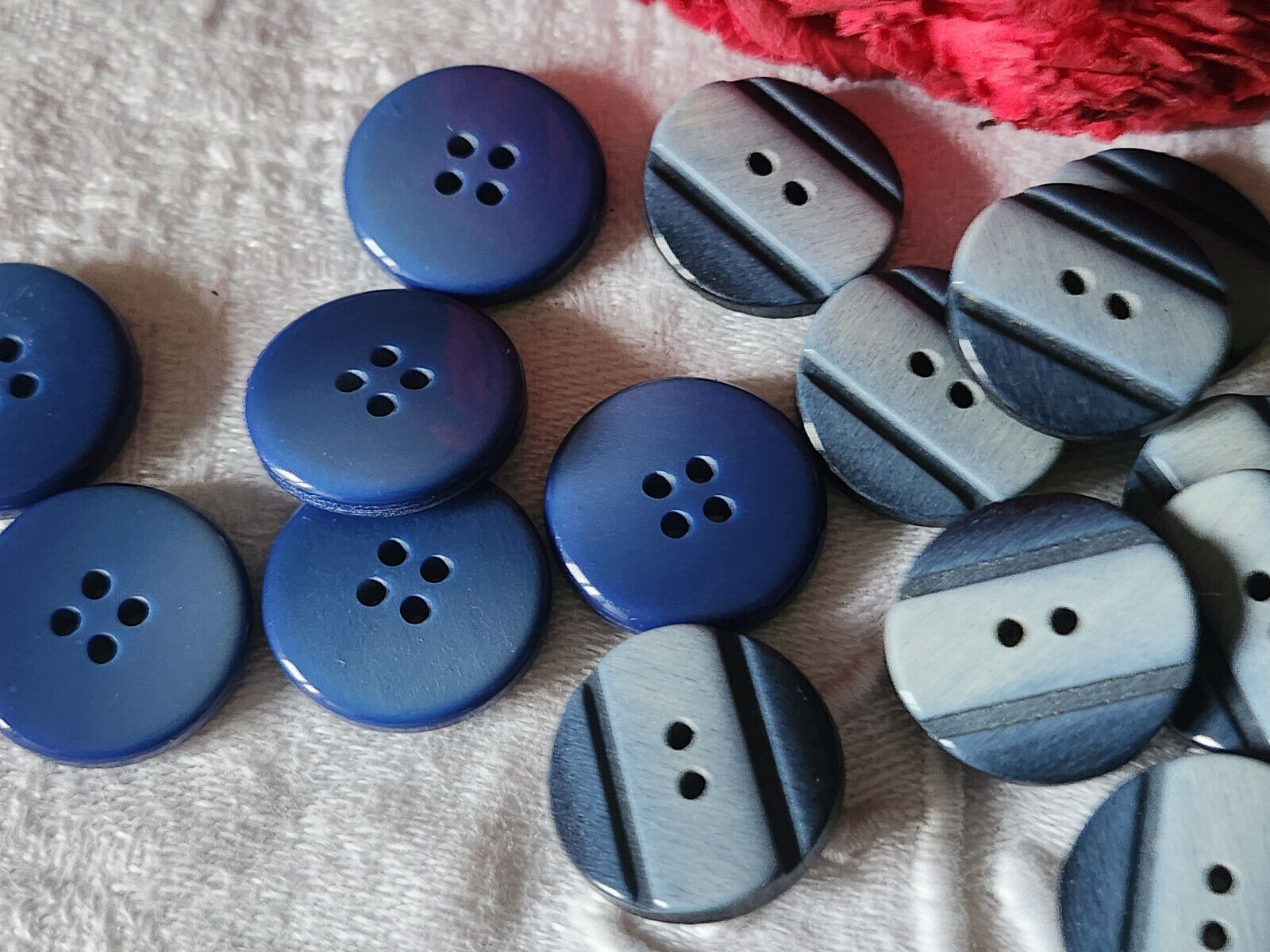 Lot 16 boutons vintage bleu 2 series à trous  1,8 cm ref 3160