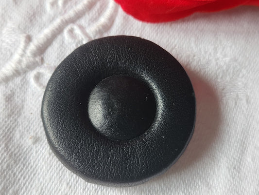 Collection gros bouton coeur cuir noir pied 3,6 cm G5S