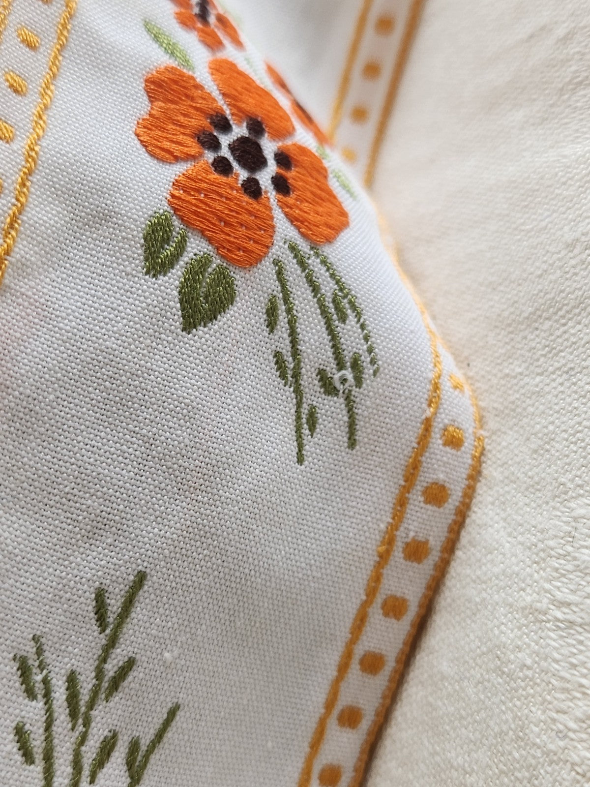 Large galon ancien vintage torchon drap orange marron  5 mètres sur 5 cm T8