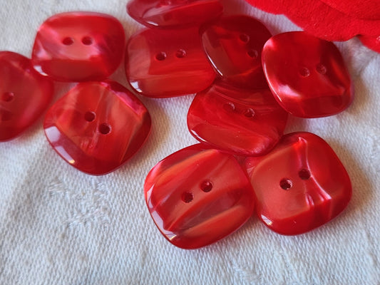 Lot 11 boutons vintage rouge laiteux 1,8 cm trous ref 2528
