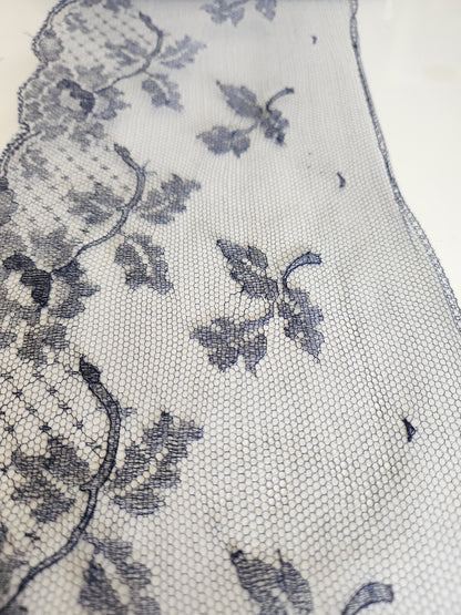 Dentelle large ancienne bleu B6 voilette restauration chapeau n°12 au mètre