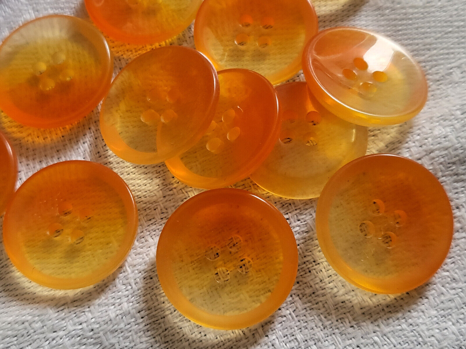 Lot 11 boutons vintage orange jaune dégradé transparent 1,8 cm ref 1521