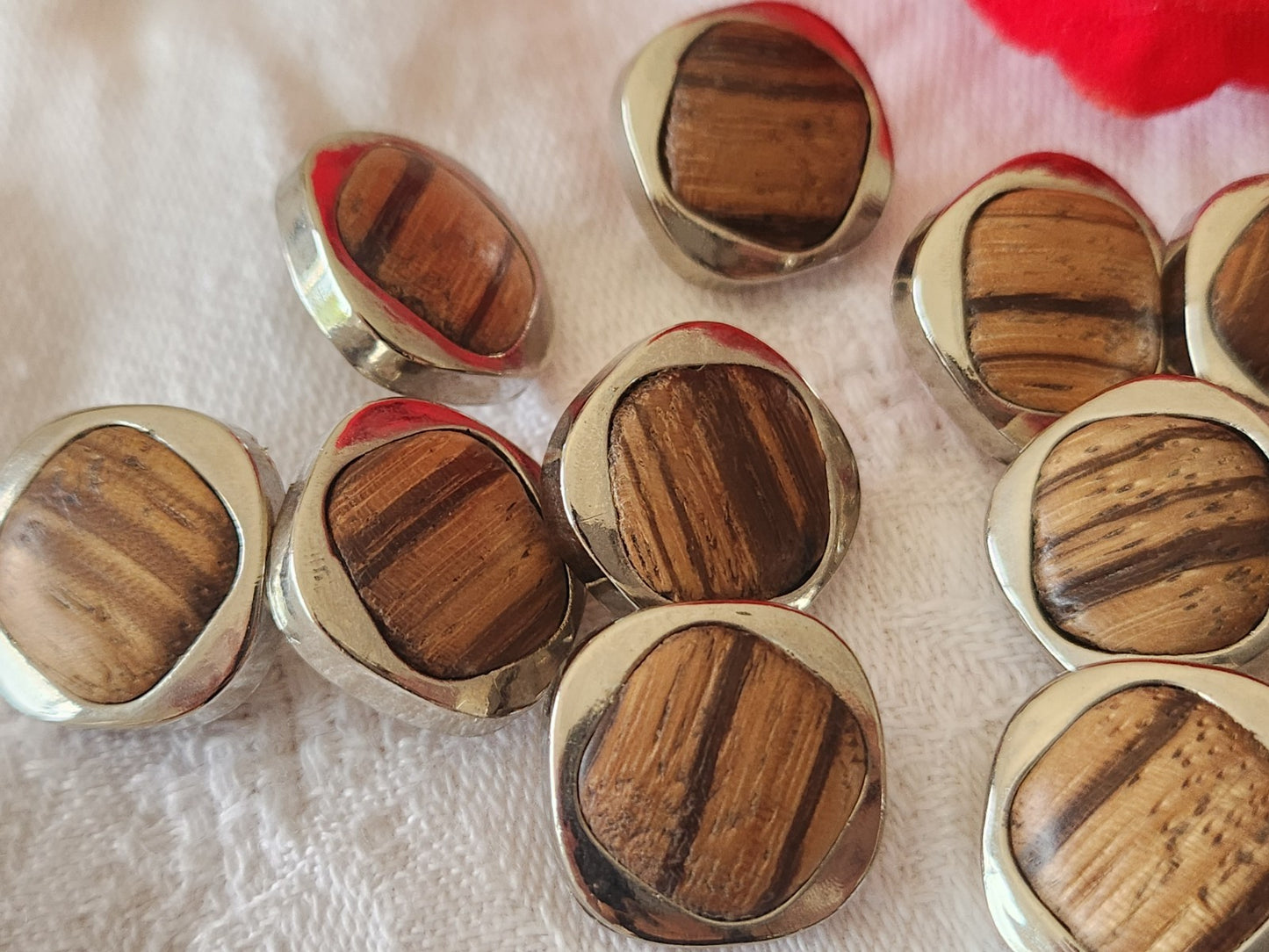 Lot 10 boutons vintage cœur en bois acrylique  pied 1,5 cm / 15 mm ref 6432