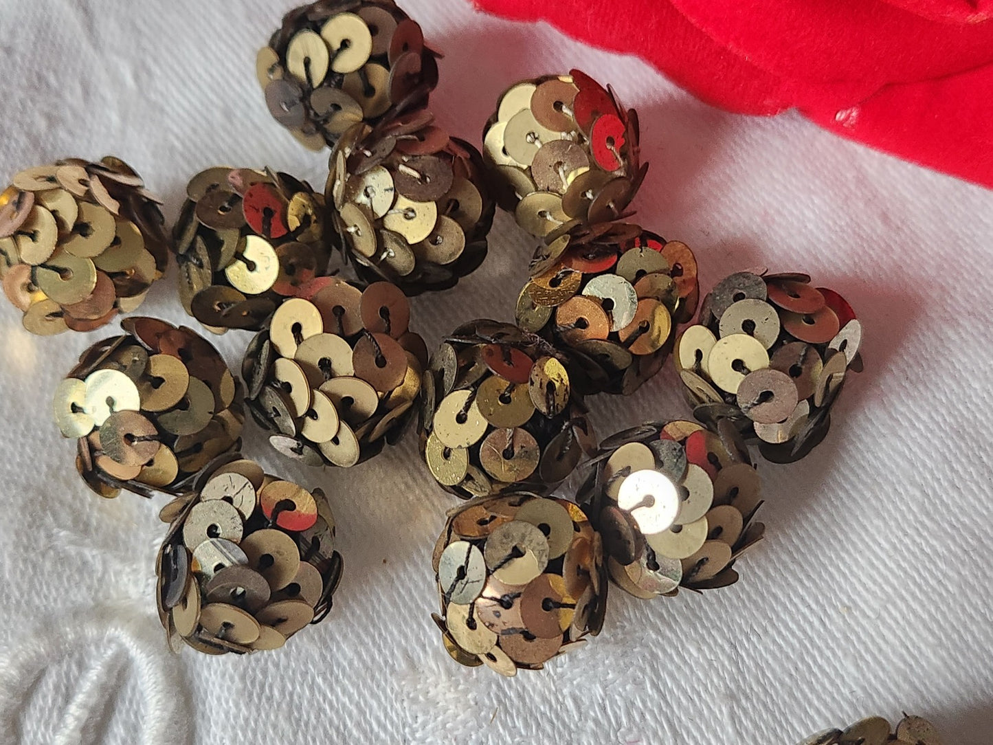 Lot 6 boutons anciens boule de sequin 1,4 cm ref 1535