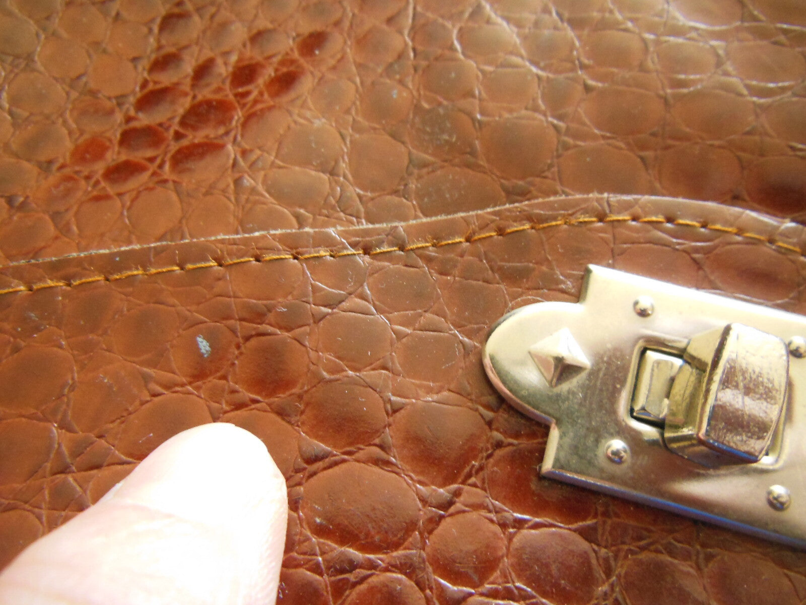 Superbe sac à main ancien marron effet reptile  très bel état grand besace