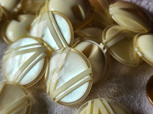 Lot 6 gros et beaux boutons vintage creme reflet nacré à pied 2,6 cm ref 4580