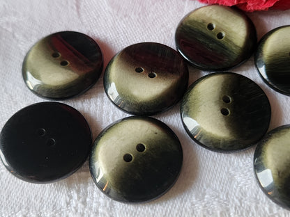 Lot 8  boutons vintage vert creme noir 2,2 cm trous ref 929