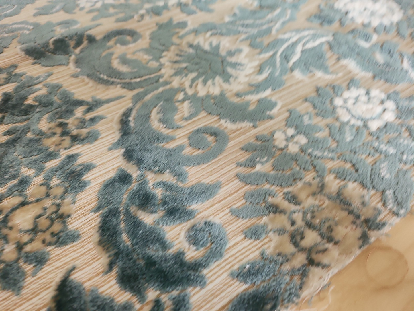 Ancien coupon de tissu tapisserie bleu écru fauteuil 133 sur 50 cm B4