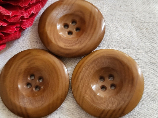 Trio gros boutons vintage  en corozo  marron  3,1 cm ref 2681