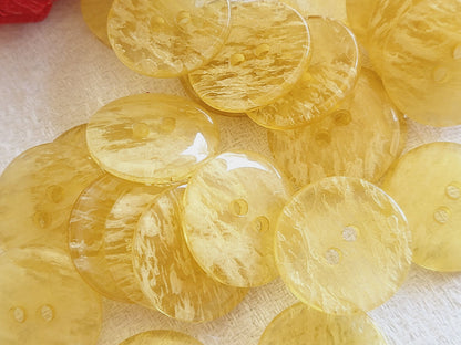 Lot 12 boutons vintage jaune transparent 4 trous diamètre 2 cm  ref 553