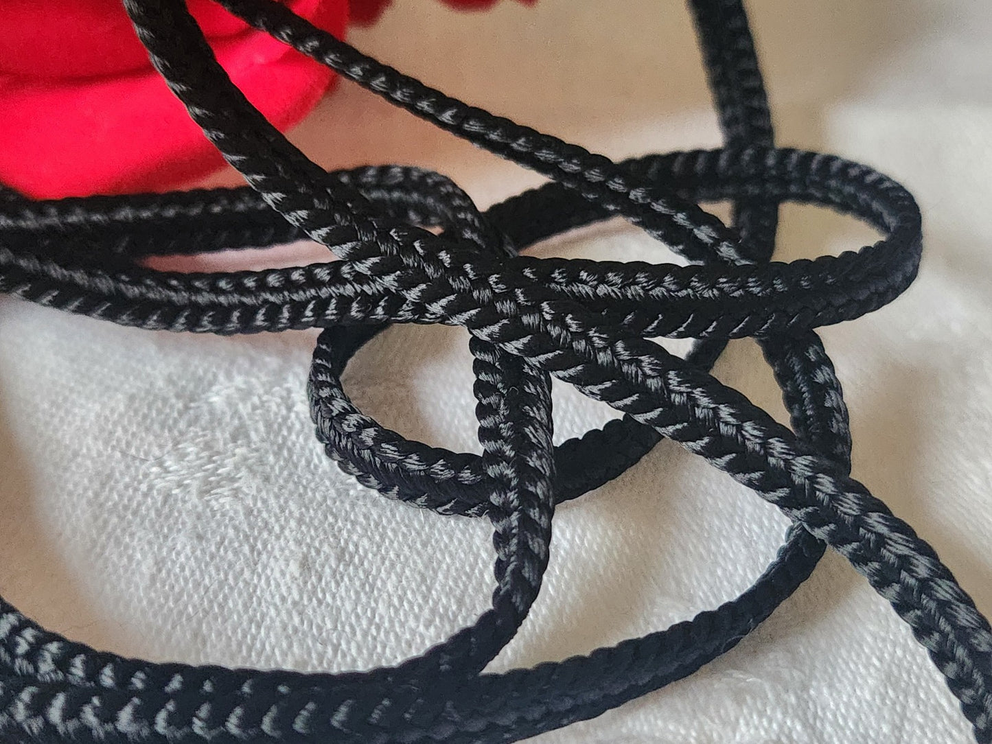 Galon vintage bordure noir  satiné 3 mètres sur 0,5 cm made in France  A3