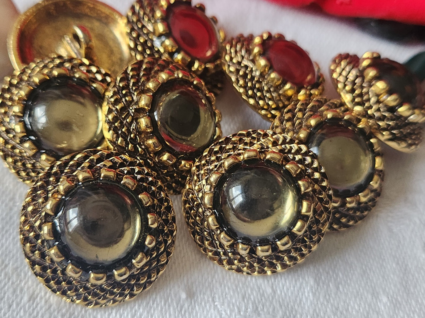 Lot 5 boutons vintage  métal coeur vert doré 2,2 cm pied  ref 2336