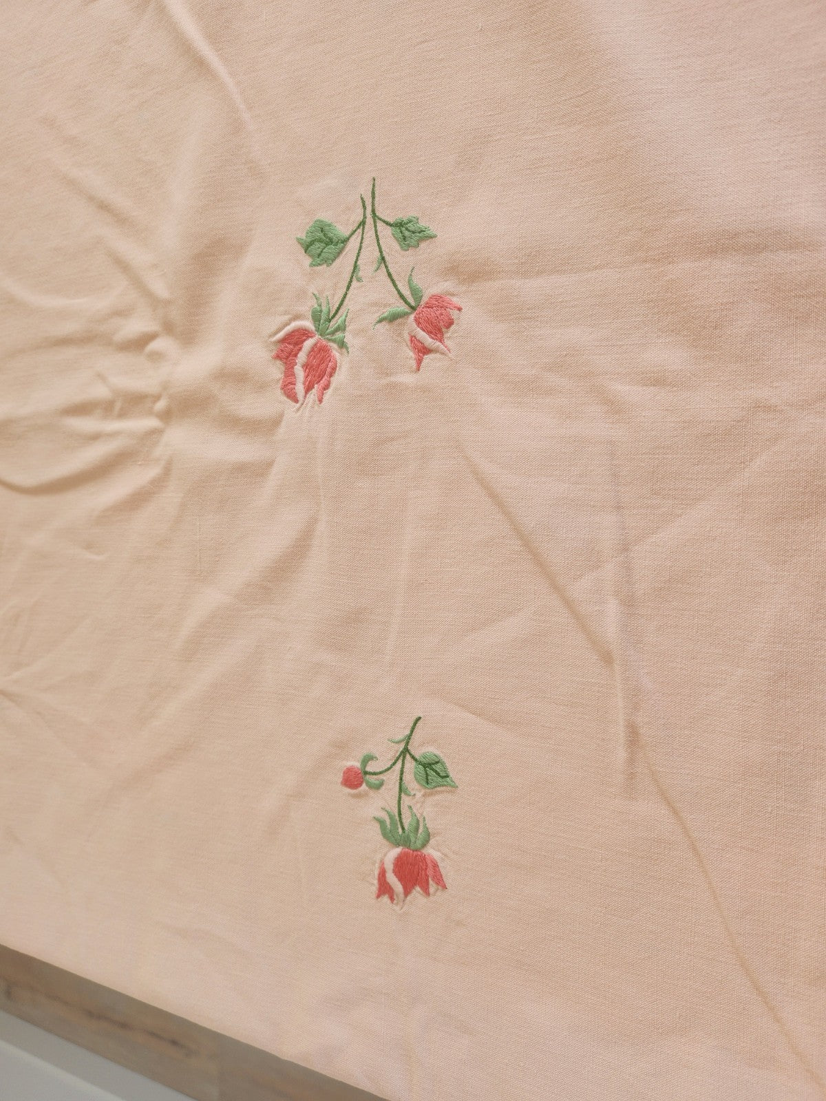 Monogramme ancien HK retour de drap rose brodée jour B7