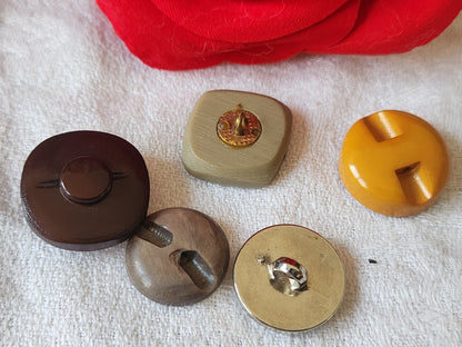 Panaché lot de 5 boutons vintage coeur en nacre  pied 1,7 à 2,1 cm ref 256