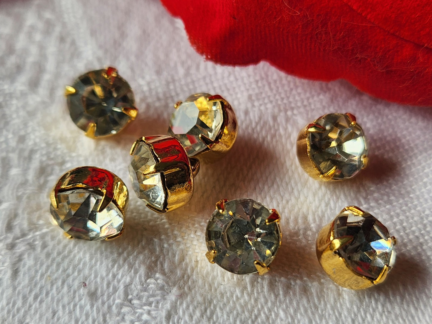 Lot 7 mini boutons vintage avec strass verre metal effet grelot 0,7 cm ref 3550