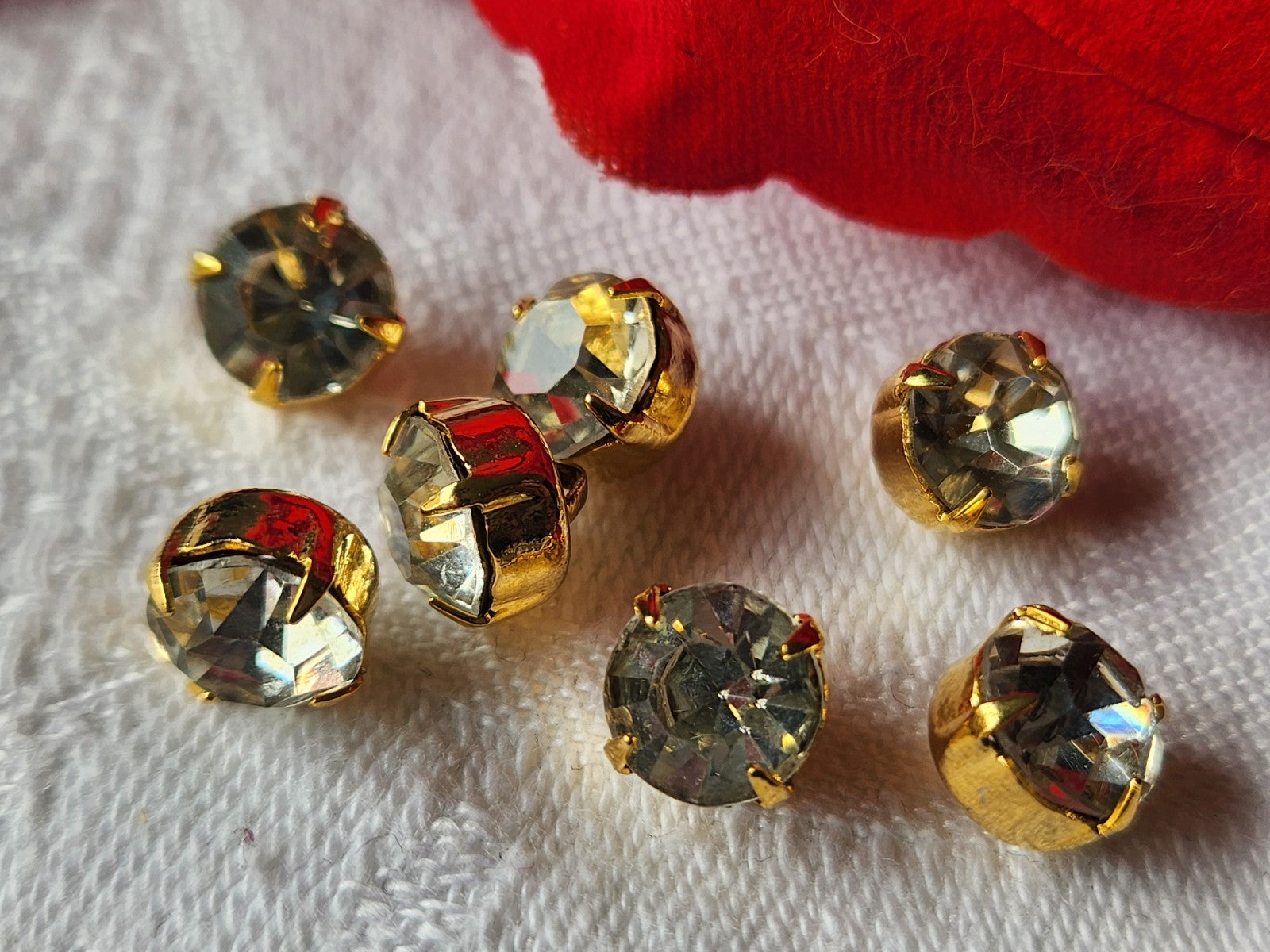Lot 7 mini boutons vintage avec strass verre metal effet grelot 0,7 cm ref 3550