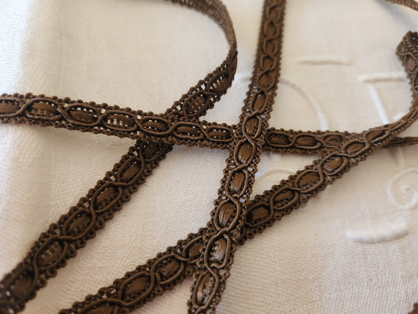 Galon vintage marron satiné 3 mètres  sur 0,8 cm A3