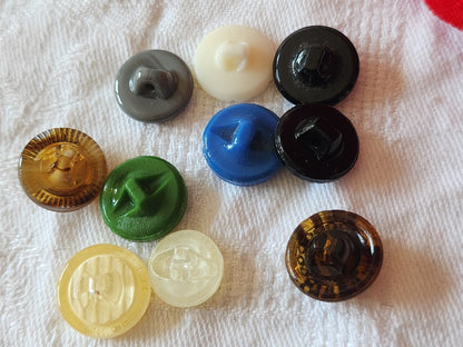 Lot 10 boutons anciens en verre multicolore  panaché 1,1 à 1,4 cm ref 6063