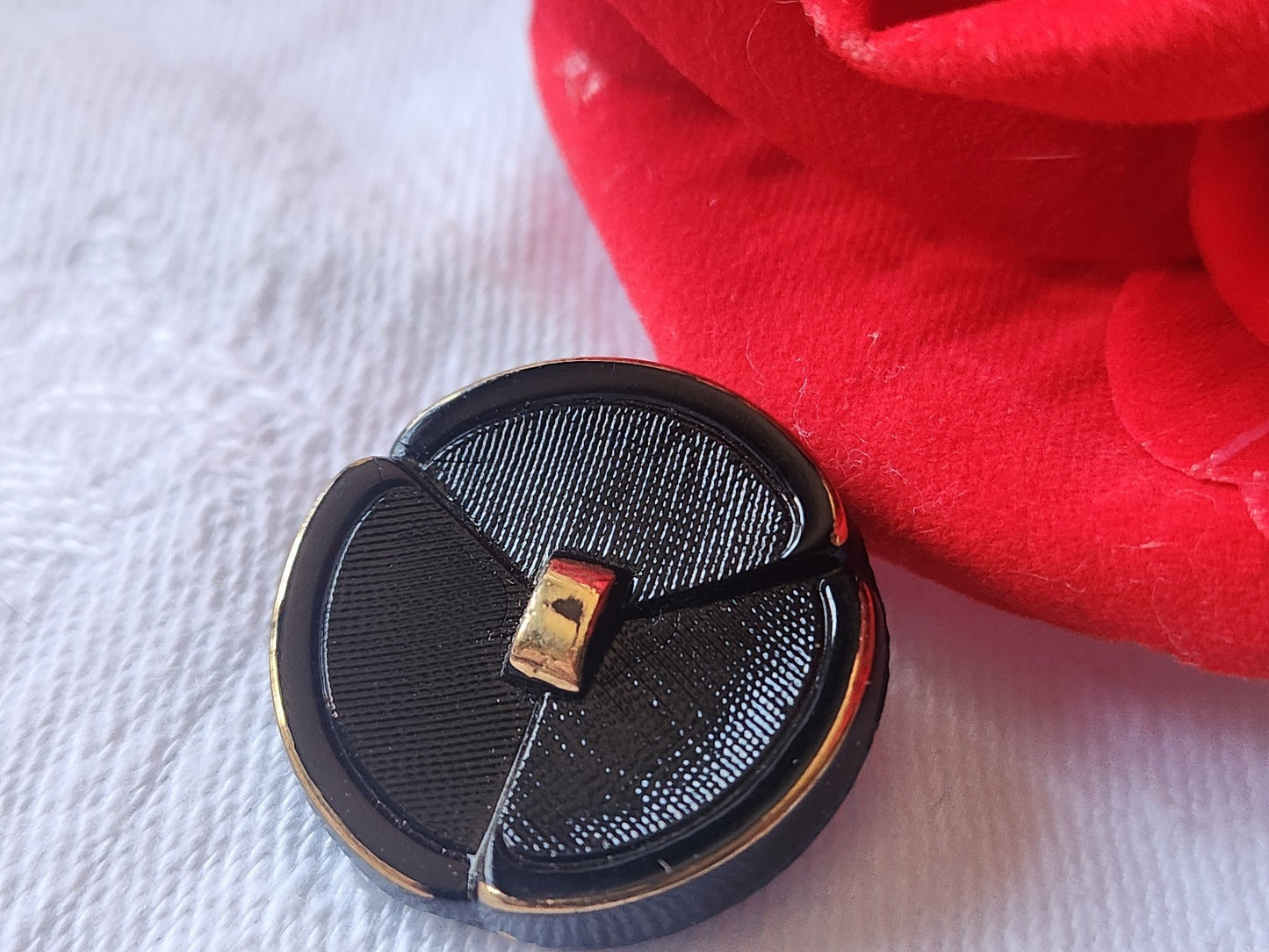 Bouton vintage en verre noir et doré à pied 2,2 cm ancien D2D