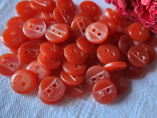 Lot 29  boutons vintage orange nacré trous plastique 1 cm ref 4929