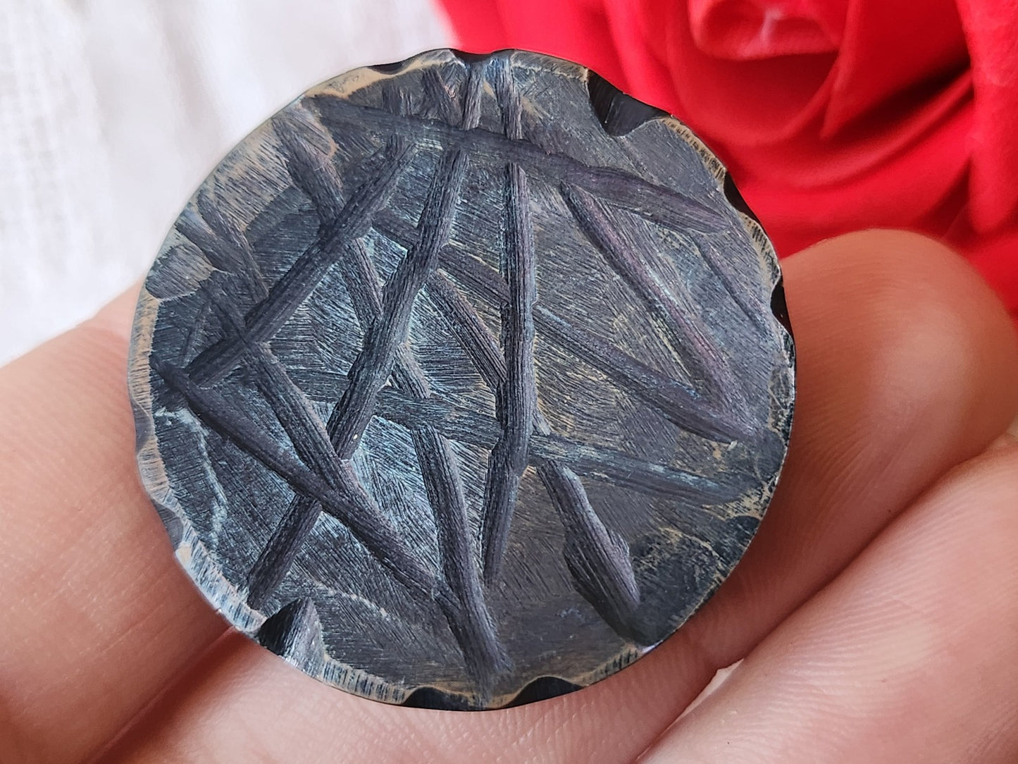 Collection gros bouton ancien en nacre ciselé bleu pied 3,5 cm ou 35 mm D11S